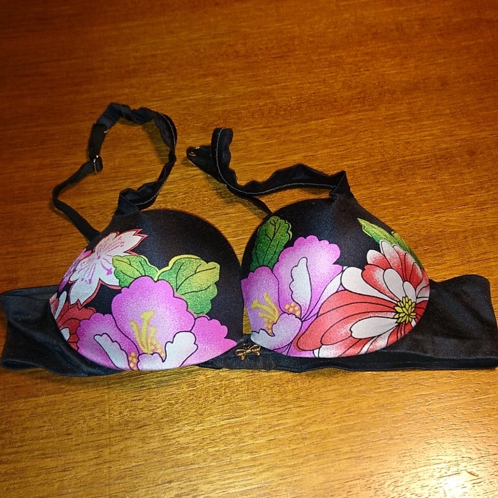 Victoria's Secret pushup bra Any 10 items for $20!